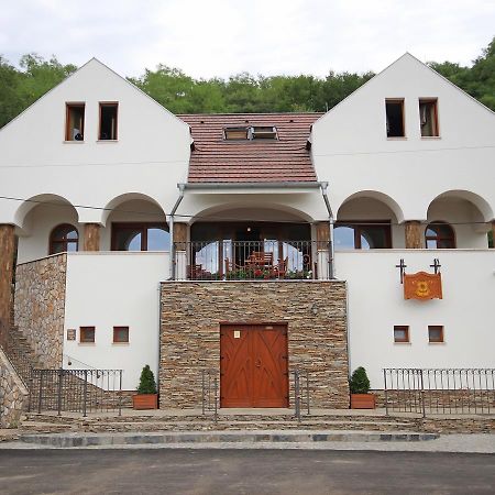 Penzion Kallai A Vinaren Filakovo Екстериор снимка