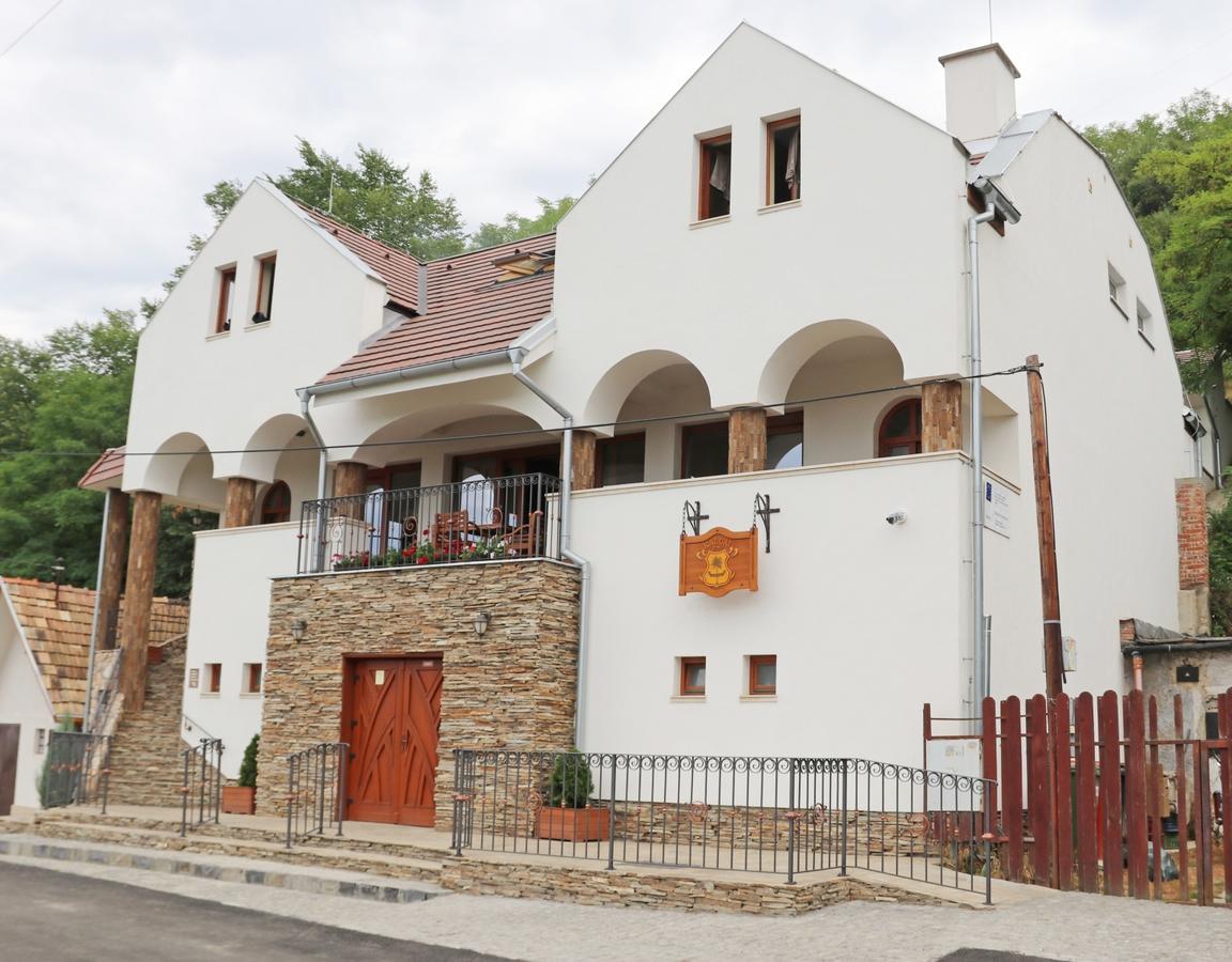 Penzion Kallai A Vinaren Filakovo Екстериор снимка